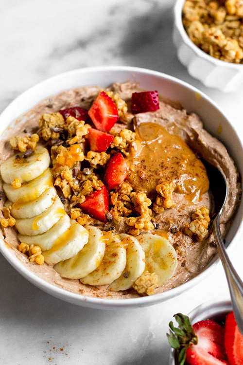 breakfast ideas for gestational diabetes: peanut butter chocolate yogurt bowl